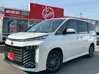 2023 Toyota Voxy IV (R90), белый, 4200000 рублей, вид 1
