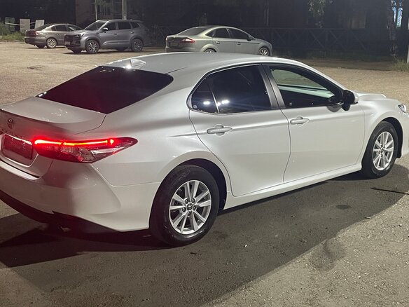 2020 Toyota Camry VIII (XV70), белый, 3230000 рублей - вид 7