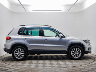 2016 Volkswagen Tiguan I Рестайлинг, серебристый, 1450000 рублей, вид 4
