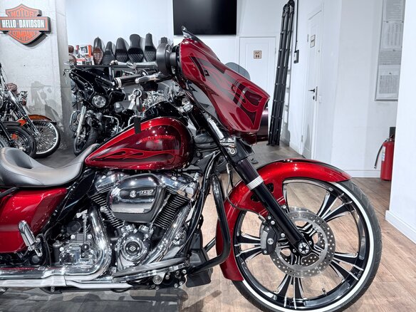 2017 Harley-Davidson Street Glide, красный, 1999000 рублей - вид 12