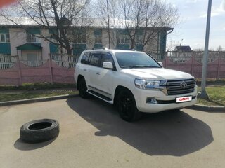 2015 Toyota Land Cruiser 200 Series Рестайлинг 2, белый, 5000000 рублей, вид 3