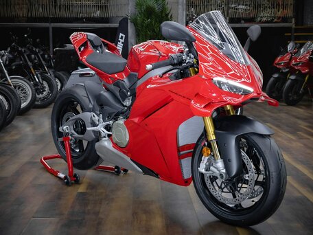 2026 Ducati Panigale V4, красный, 3790000 рублей, вид 5