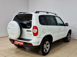 2011 Chevrolet Niva I Рестайлинг, белый, 450000 рублей, вид 4