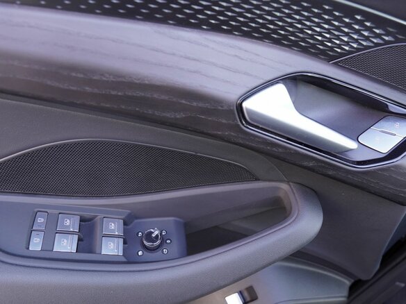 2026 Audi Q6 40 TFSI, чёрный, 7359000 рублей - вид 15
