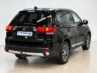 2017 Mitsubishi Outlander III Рестайлинг 2, чёрный, 1780000 рублей, вид 4
