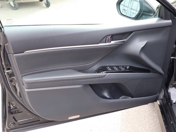 2019 Toyota Camry VIII (XV70), чёрный, 2150000 рублей - вид 12