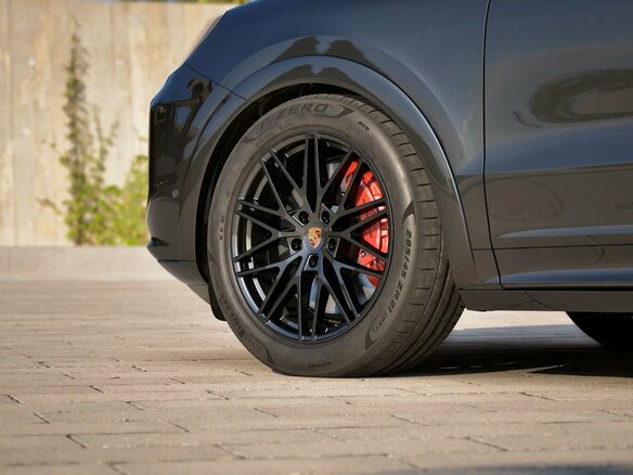 2026 Porsche Cayenne GTS III Рестайлинг, чёрный, 26756180 рублей - вид 9