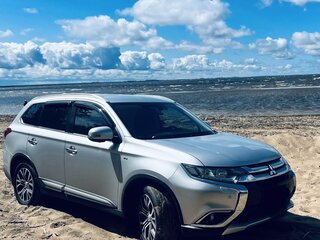 2018 Mitsubishi Outlander III Рестайлинг 2, серебристый, 2700000 рублей, вид 4