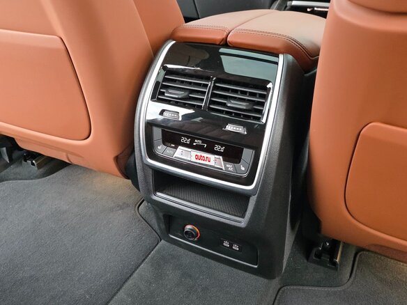 2025 BMW X7 40i I (G07) Рестайлинг, зелёный, 12290032 рублей - вид 14