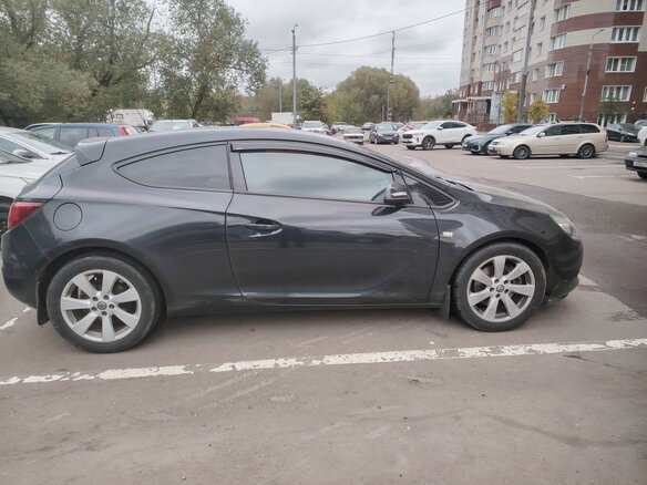 2013 Opel Astra GTC J Рестайлинг, чёрный, 680000 рублей - вид 3