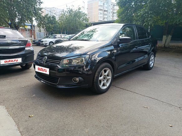 2013 Volkswagen Polo V, чёрный, 999999 рублей