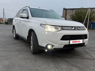 2013 Mitsubishi Outlander III, белый, 1290000 рублей, вид 1