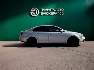 2016 Volkswagen Jetta VI Рестайлинг, серебристый, 850000 рублей, вид 4