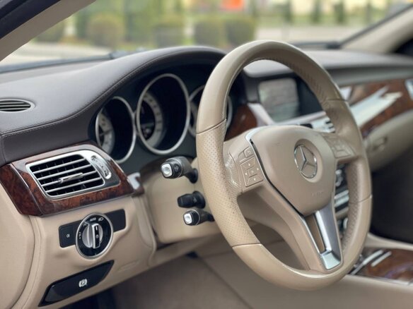 2013 Mercedes-Benz CLS 350 II (C218), синий, 1680000 рублей - вид 15