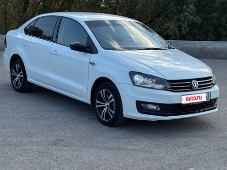 2017 Volkswagen Polo V Рестайлинг, белый, 870000 рублей, вид 2