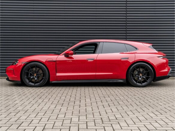 2026 Porsche Taycan GTS Sport Turismo I Рестайлинг, красный - вид 1