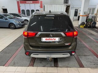 2019 Mitsubishi Outlander III Рестайлинг 3, коричневый, 1950000 рублей, вид 4