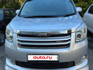 2010 Toyota Noah II (R70), серебристый, 1700000 рублей, вид 2