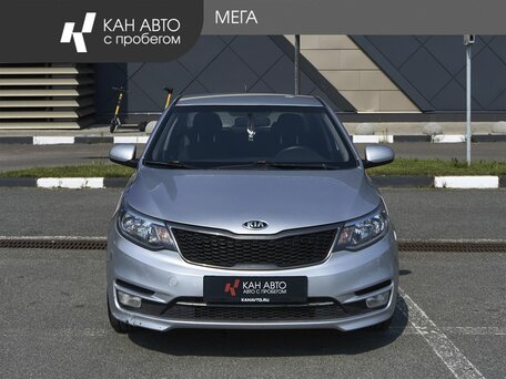 2016 Kia Rio III Рестайлинг, серебристый, 880000 рублей, вид 3