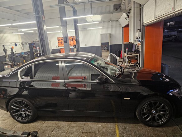 2008 BMW 3 серии 325i V (E90/E91/E92/E93) Рестайлинг, чёрный, 1390000 рублей - вид 6