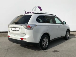 2013 Mitsubishi Outlander III, белый, 1360000 рублей, вид 2