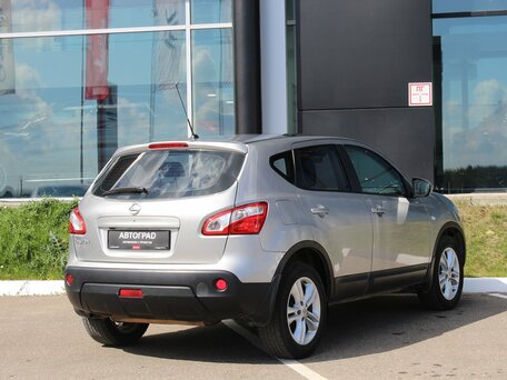 2011 Nissan Qashqai I Рестайлинг, серебристый, 1050000 рублей, вид 4