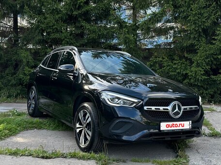 2020 Mercedes-Benz GLA 200 II (H247), чёрный, 3199000 рублей, вид 2