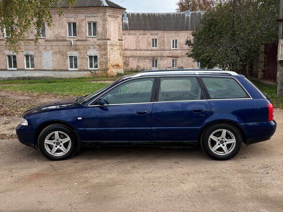 2001 Audi A4 I (B5) Рестайлинг, синий, 500000 рублей - вид 2