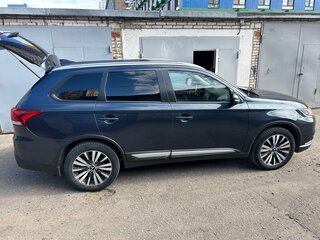 2020 Mitsubishi Outlander III Рестайлинг 3, синий, 1880000 рублей, вид 4