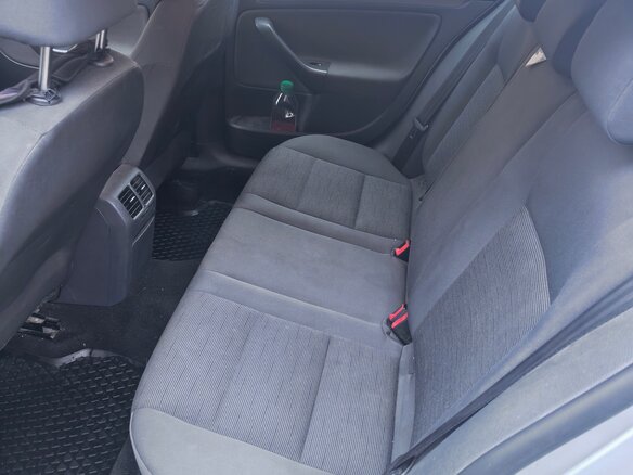 2007 Volkswagen Golf V, серый, 550000 рублей - вид 9