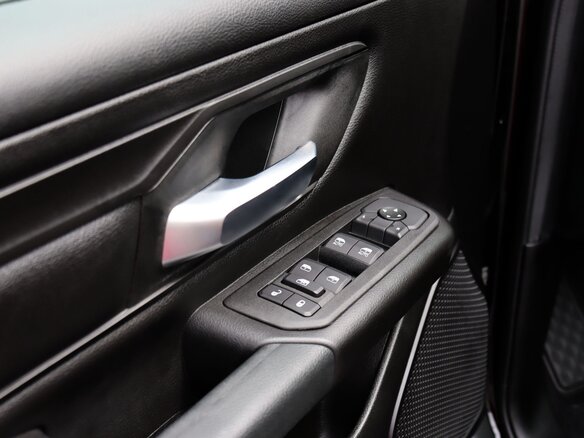 2026 Ram 1500 Quad Cab V Рестайлинг, оранжевый, 8910000 рублей - вид 16
