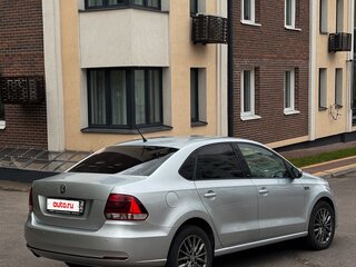 2016 Volkswagen Polo V Рестайлинг, серебристый, 1150000 рублей, вид 2