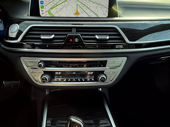 2021 BMW 7 серии 730d xDrive VI (G11/G12) Рестайлинг, белый, 6000000 рублей - вид 8