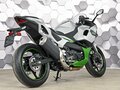 2025 Kawasaki Ninja 7, серебристый, 869000 рублей - вид 6