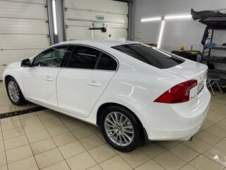 2014 Volvo S60 II Рестайлинг, белый, 1500000 рублей, вид 3
