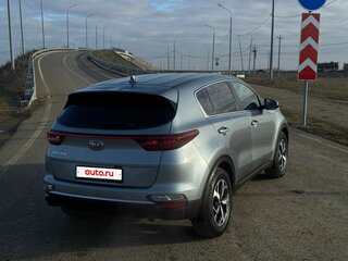 2018 Kia Sportage IV Рестайлинг, серебристый, 1850000 рублей, вид 3