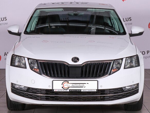 2019 Skoda Octavia III (A7) Рестайлинг, белый, 1430000 рублей - вид 2