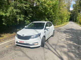 2015 Kia Rio III Рестайлинг, белый, 989898 рублей, вид 1