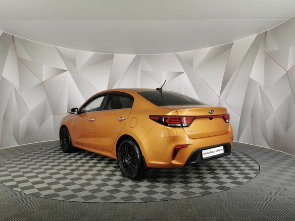 2017 Kia Rio IV, оранжевый, 1355150 рублей - вид 3