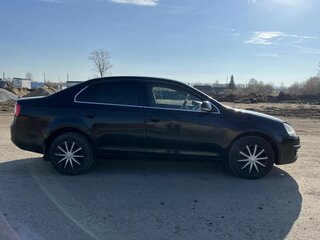 2010 Volkswagen Jetta V, чёрный, 630000 рублей, вид 3