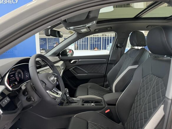 2026 Audi Q3 35 TFSI II (F3), серый, 3850000 рублей - вид 4