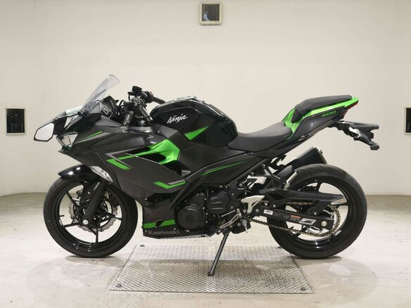 2023 Kawasaki Ninja 400, чёрный, 757000 рублей