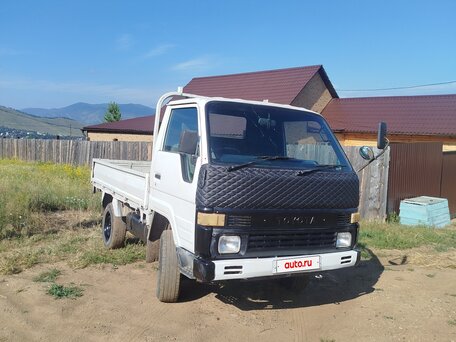 1990 Toyota HiAce, белый, 1100000 рублей, вид 4