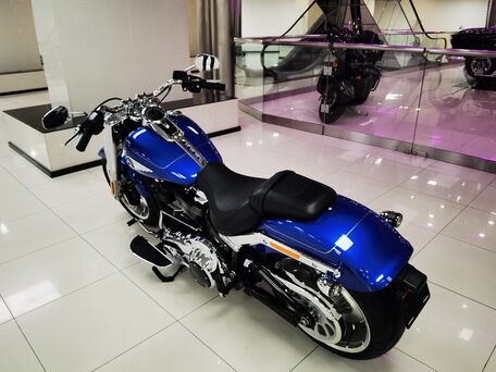 2025 Harley-Davidson Fat Boy, синий, 3300000 рублей, вид 3