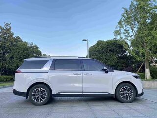 2023 Kia Carnival IV, белый, 4750000 рублей, вид 3