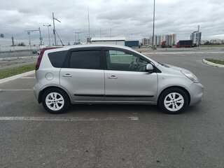2012 Nissan Note I Рестайлинг, серебристый, 580000 рублей, вид 4