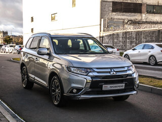 2018 Mitsubishi Outlander III Рестайлинг 2, серебристый, 1948777 рублей, вид 5