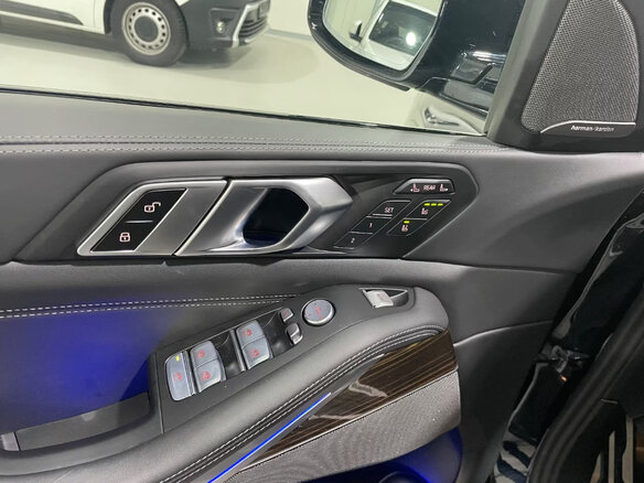 2025 BMW X7 40d I (G07) Рестайлинг, чёрный, 13280000 рублей - вид 16