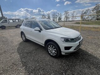 2016 Volkswagen Touareg II Рестайлинг, белый, 4300000 рублей, вид 3