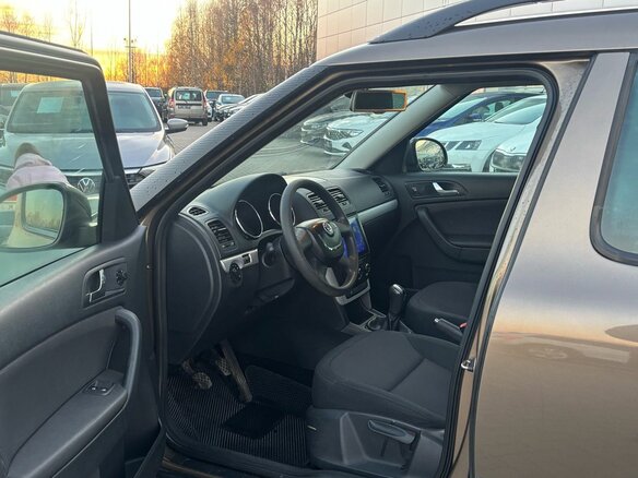 2011 Skoda Yeti I, коричневый, 550000 рублей - вид 14